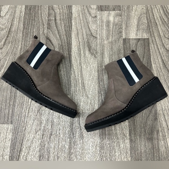 Cecelia New York Gemma Suede Wedge Boots In Gray. NIB. Sz 8.5 & 9 - Picture 1 of 9
